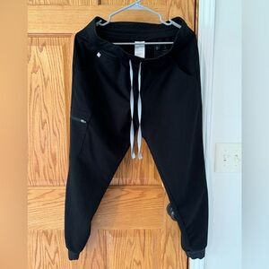 Woman’s Figs medium petite pants